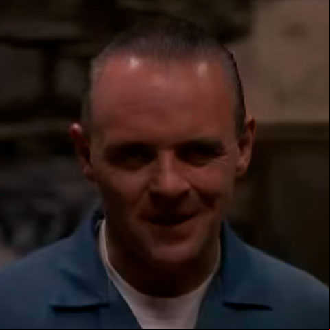 Nome do vilão: Hannibal Lecter - Brilhante médico, porém com tendências canibais, é o vilão principal de O Silêncio dos Inocentes e outros filmes da série. Sua inteligência e frieza chamam a atenção. Nas telas, ganhou vida com o ator Anthony Hopkins. O renomado filme foi lançado em 1991.