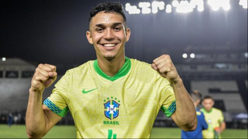 Arthur Dias, de 17 anos, foi chamado pelo técnico Ramon Menezes para a vaga do meia Gabriel Carvalho, do Inter, cortado por lesão