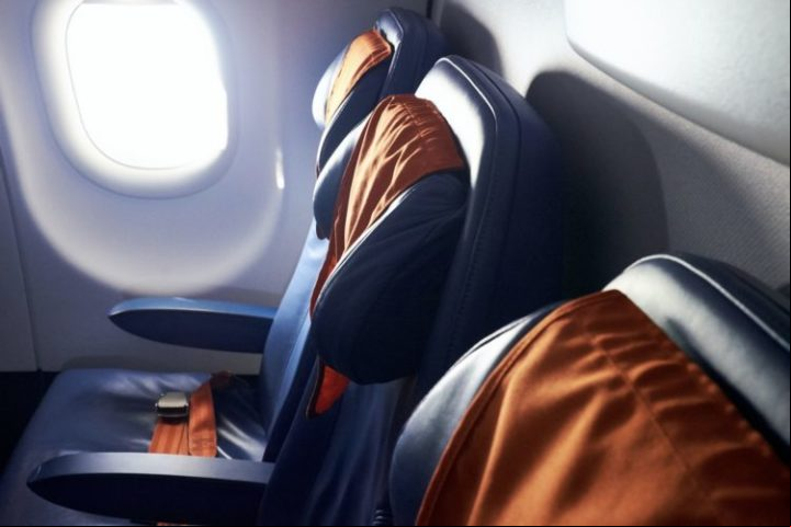 Sequestro no ar - Uma das principais hipóteses ganhou força a partir do mistério envolvendo uma carga que estava a bordo do avião. Segundo os investigadores, uma carga de mais de 90 kg, cujo conteúdo é desconhecido, foi acrescentada ao registro de carga do voo com destino à China.