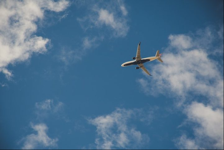 O voo MH370 da Malaysia Airlines, um Boeing 777 com 239 pessoas de 15 países a bordo, decolou da capital Kuala Lumpur com destino a Pequim, na China, no dia 8 de março de 2014, e desapareceu dos radares 40 minutos depois.