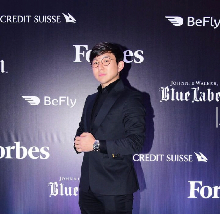 Pyong Lee (BBB 20): Ele já era bem conhecido nas redes antes de entrar para o programa. No reality, foi o oitavo eliminado da edição, mas depois de sair expandiu ainda mais seus negócios.