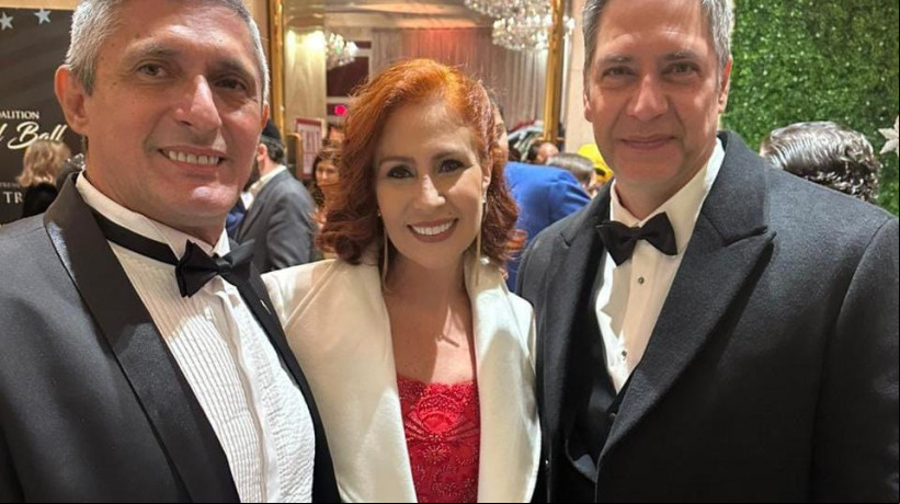 O secretário de Segurança Pública de Caucaia, Coronel Aginaldo (PL) e sua esposa, a deputada federal Carla Zambelli (PL-SP), em evento pró-Trump em Washington