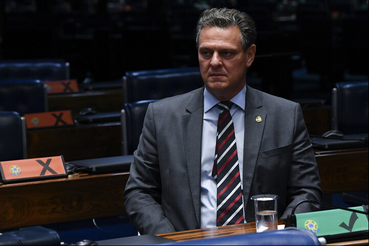 O ministro da Agricultura, Carlos Fávaro, apoiou o boicote promovido pelos frigoríficos sob o argumento de que a declaração de Bompard foi inissível por questionar a “qualidade sanitária das carnes brasileiras”.