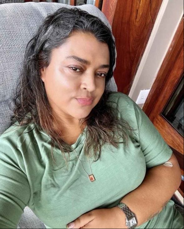 Jude Paulla explicou que Preta Gil não tem usado celular no hospital e os vídeos são feitos e postados por amigos da cantora: Ela está super focada (na recuperação) e nem tá no celular! Quem fica com o telefone dela sou eu! A gente posta a evolução porque existe muita fake news.