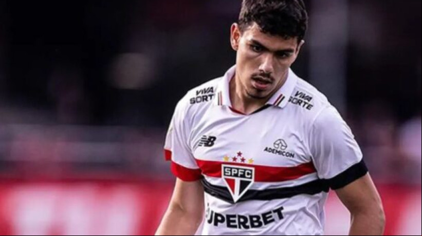 Lateral ficará até dezembro deste ano nos Dragões, mas contrato tem cláusula de compra que pode ser acionada caso portugueses tenham interesse 