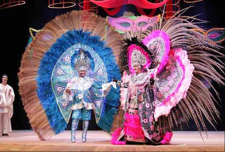 A festa leva em torno de 200 mil pessoas ao sambódromo da cidade. O público dança ao som das tradicionais músicas, vestindo os tururis (abadás), acompanhando os trio-elétricos, com escolas de samba com músicas de influência indígenas.