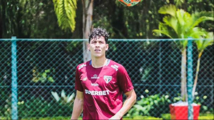 Zagueiro recebeu ofertas para deixar o Tricolor, que não seduziram a diretoria. Venezuelano inicia temporada na lateral-direita 