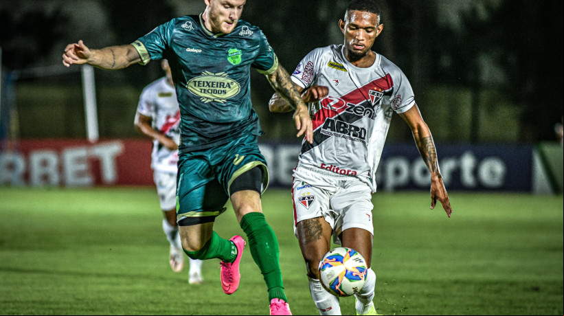 Floresta e Ferroviário se enfrentaram pela terceira rodada do Campeonato Cearense. 