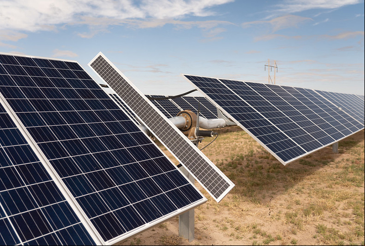 De acordo com a Yale Climate Connections, organização especializada em noticiário sobre mudanças climáticas, 98% da rede de energia do Uruguai provém de fontes renováveis, com somente 2% ainda originária de combustíveis fósseis. Além da eólica, a pequena nação sul-americana é abastecida por hidrelétricas, fontes solares e reaproveitamento de resíduos.