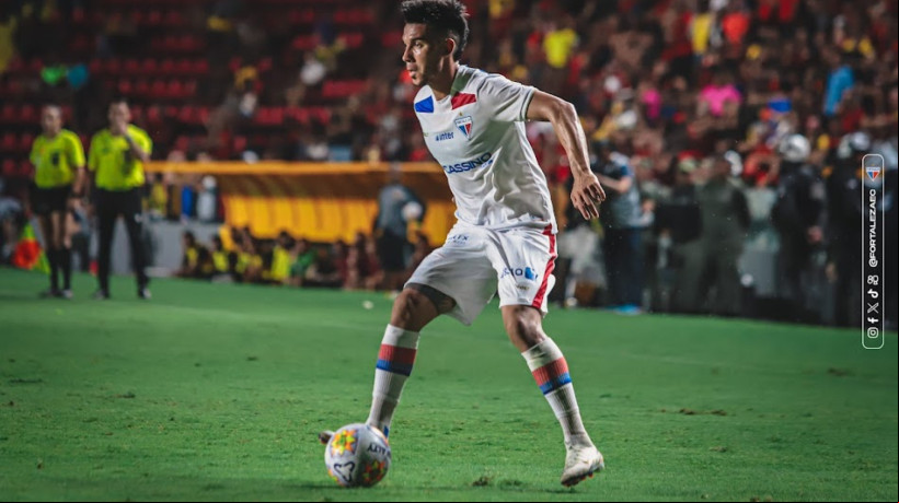 Pol Fernández, volante do Fortaleza, em duelo contra o Sport pela Copa do Nordeste