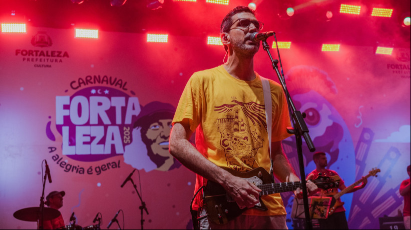 BLOCO se apresenta
em palco na Praça do Ferreira