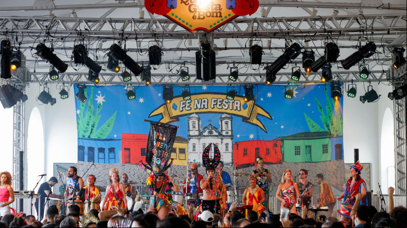 FORTALEZA, CEARÁ, BRASIL, 08-02-2024: Movimentação de foliões no Pré-Carnaval na Estação das Artes, com o bloco carnavalesco