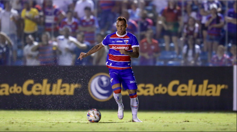 Atacante Breno Lopes no jogo Fortaleza x Maracanã, no PV, pelo Campeonato Cearense 2025
