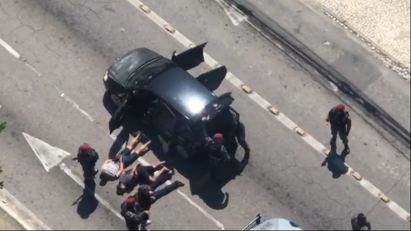Carro foi interceptado na avenida Godofredo Maciel, em Fortaleza