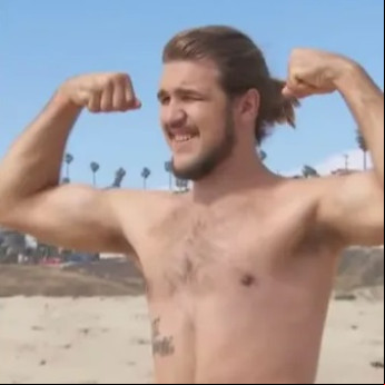 Richard Sandrak mudou radicalmente seu corpo e agora vive uma vida longe do fisiculturismo Richard Sandrak mudou radicalmente seu corpo e agora vive uma vida longe do fisiculturismo