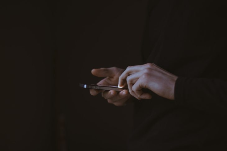 “Pode ser que essa pessoa acredite, por engano, que a experiência com IA seja igual a experiência que ela teria fazendo psicoterapia. Uma das principais preocupações que temos está relacionada a isso”, destacou o ex-presidente do CFP.