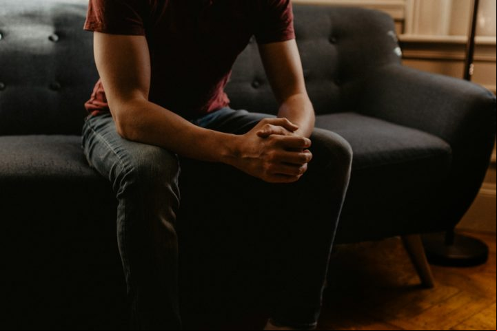 A psicoterapia se baseia na humanidade compartilhada, uma conexão genuína com as dores dos pacientes, algo que a IA não pode oferecer.