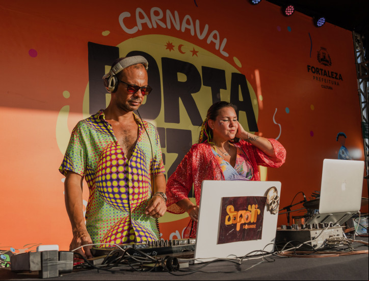 FORTALEZA-CE, BRASIL, 15-02-2025: Pré-carnaval no Vila do Mar, na Barra do Ceará. (Foto: Fernanda Barros/ O Povo)