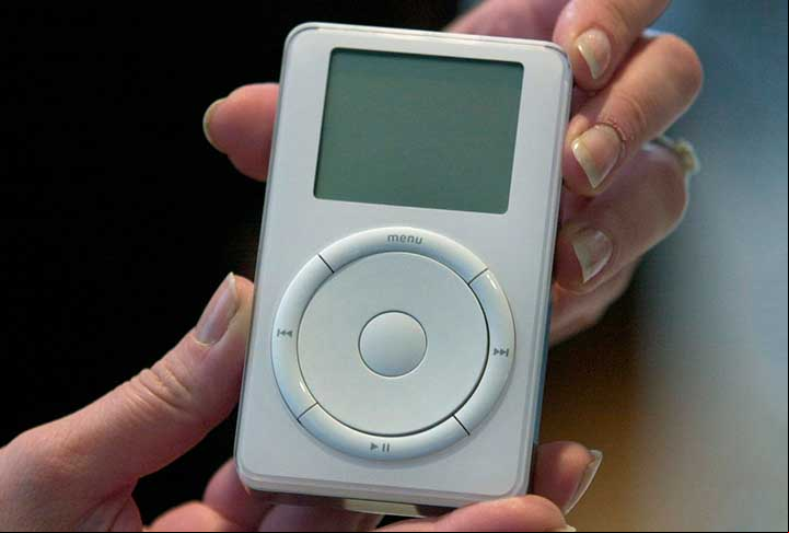 No início dos anos 2000, a Apple lançou o iPod, um tocador de música digital que revolucionou a indústria da música.
