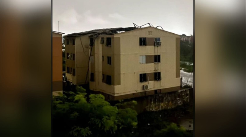 Residencial Cidade Jardim II, no bairro José Walter, teve o teto de um dos blocos arrancado pela chuva