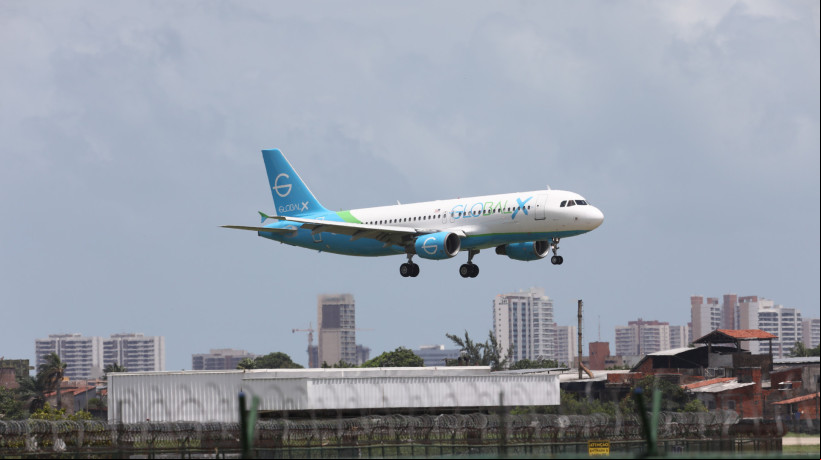 FORTALEZA-CE, BRASIL, 20.02.2025: Avião com brasileiros deportados dos USA chega em Fortaleza. (foto: Fabio Lima/ OPOVO)