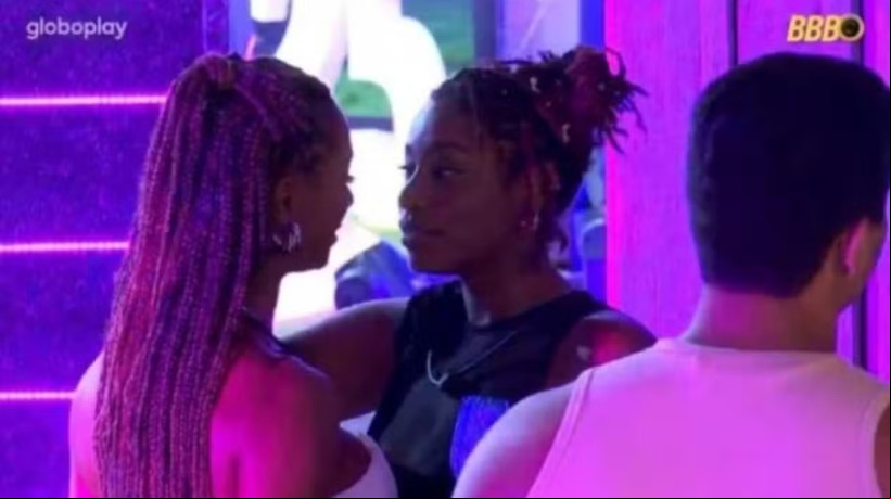 Beijo de Aline em Thamiris repercute dentro e fora da casa
 