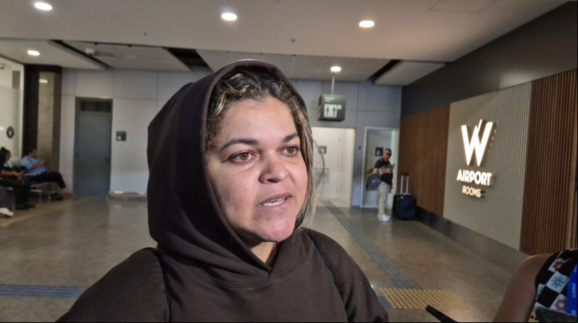 Caroline foi deportada dos Estados Unidos ao lado do esposo e da filha de 1 ano e 7 meses