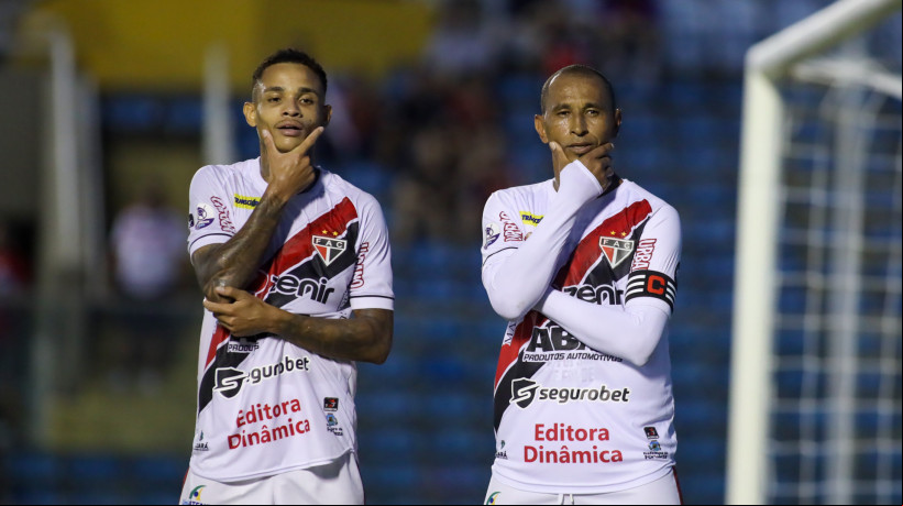 Allanzinho e Ciel, destaques do Ferroviário na temporada, fizeram um jogo consistente contra o CRB