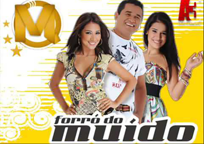 Em 2007, os 23 anos, Simone ou a fazer parte do grupo Forró do Miúdo. Foi quando ela começou a ganhar reconhecimento na região nordeste do Brasil.