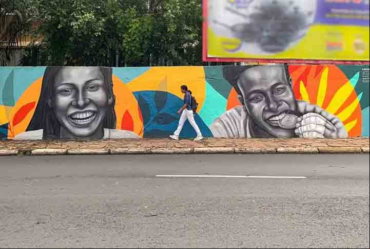 Aracê também grafitou os semblantes das jogadoras de futebol Bia Zaneratto e Luciana. O desenho das atletas foi feito no muro da Escola Técnica Estadual (ETEC) da cidade paulista.