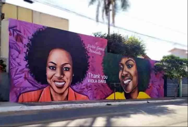 Com desenhos em paredes e muros, o grafite é considerado uma expressão de arte contemporânea. A sua origem moderna aparece vinculada ao hip-hop e também à chamada contra-cultura no fim dos anos 60 do século XX.