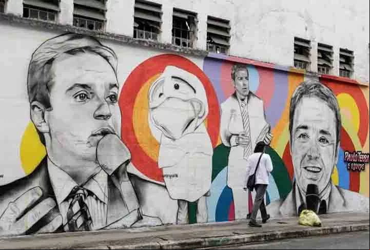 O artista plástico Paulo Terra rendeu tributo a Gugu Liberato com grafite em muro do bairro da Barra Funda, zona oeste de São Paulo. Os desenhos retratam fases diversas da carreira do apresentador, morto em novembro de 2019.