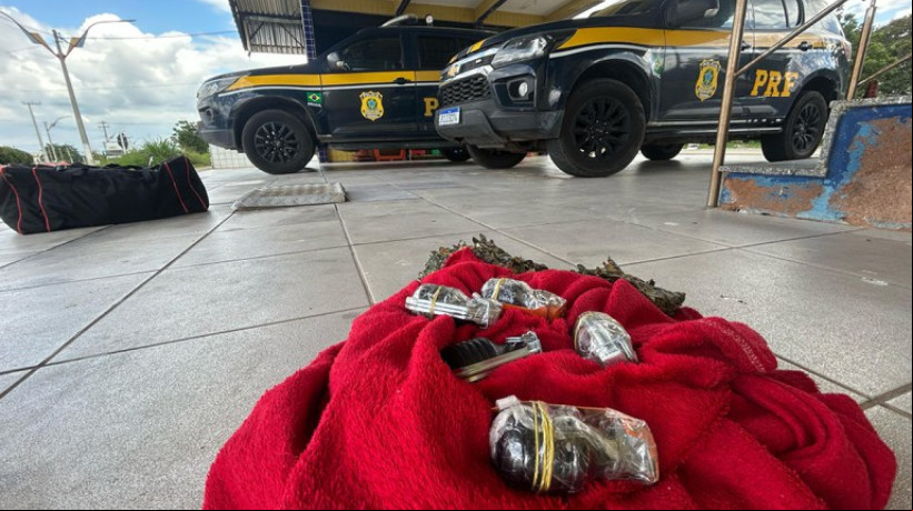 Materiais foram encontrados dentro da mochila de um dos ageiros