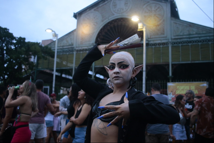 A artista Xenia Silva misturou filme de terror com Caranval e investiu na caracterização de Nosferatu. A artista Xenia Silva misturou filme de terror com Caranval e investiu na caracterização de Nosferatu.