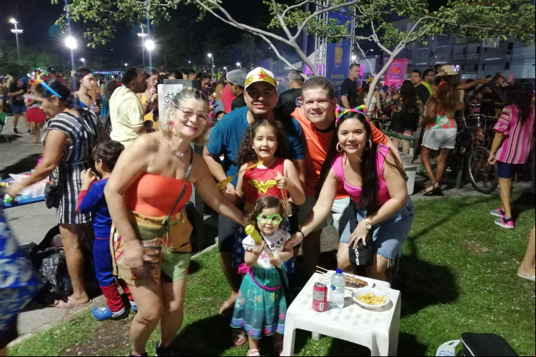 professora Geysiane Lima destaca a variedade de serviços disponíveis na festa professora Geysiane Lima destaca a variedade de serviços disponíveis na festa