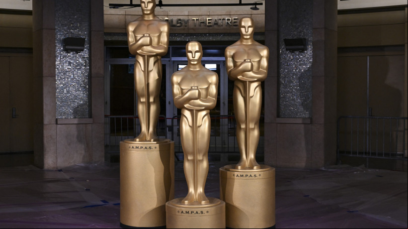 Estátuas do Oscar em frente ao Dolby Theatre antes da 97ª edição do Oscar em Hollywood, Califórnia. Saiba detalhes e onde assistir à premiação