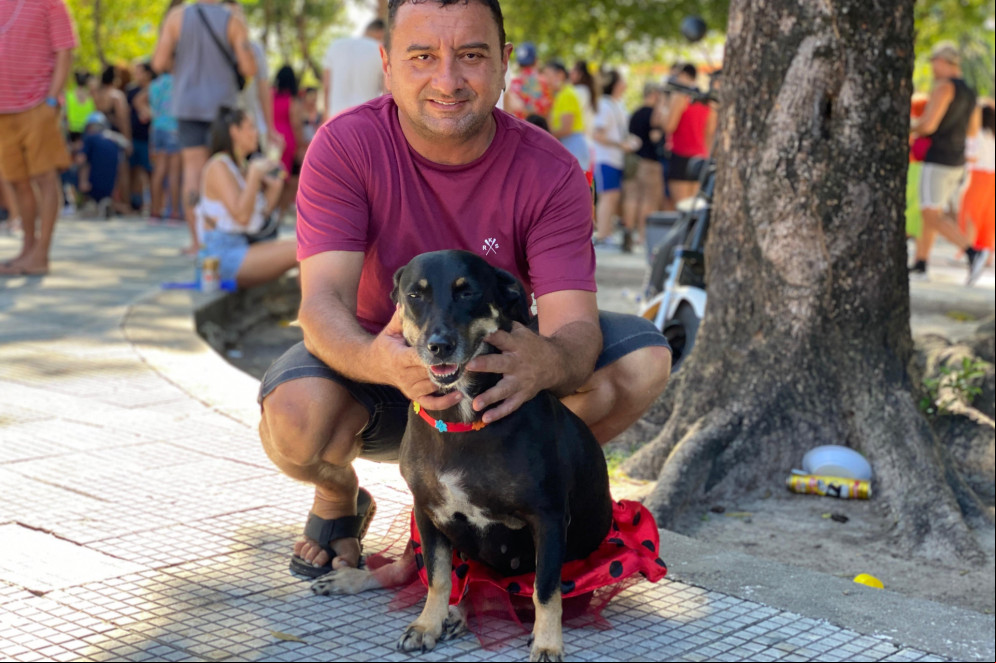 Kelder Chaves e sua pet Safira curtem Carnaval no Benfica neste domingo, 2 Kelder Chaves e sua pet Safira curtem Carnaval no Benfica neste domingo, 2