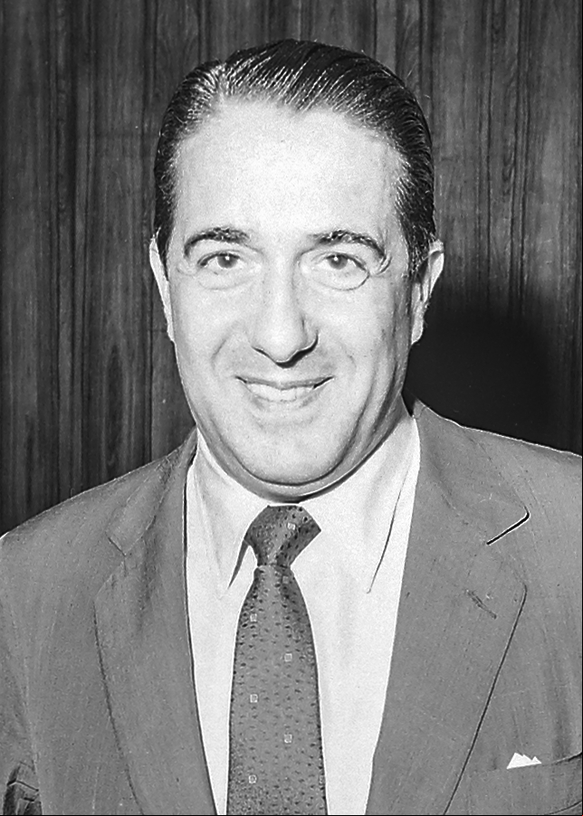 Filho do banqueiro Walther Moreira Salles (foto), fundador do Unibanco e ex-ministro da Fazenda do Brasil, Walter Salles diversificou seus investimentos ao longo dos anos, tornando-se acionista de grandes empresas, como a Companhia Brasileira de Metalurgia e Mineração (CBMM) e a Alpargatas, produtora das sandálias Havaianas.
