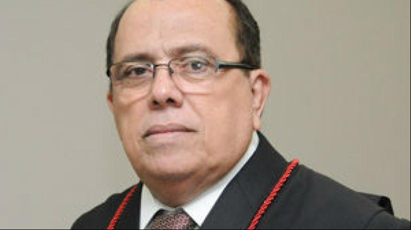 O ex-desembargador Carlos Rodrigues Feitosa cumpre pena em prisão domiciliar