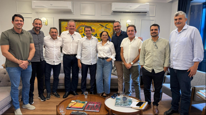 O prefeito Evandro Leitão (PT) recebeu a bancada de vereadores do PDT