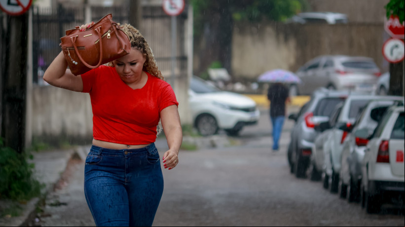 Com chuvas de fraca intensidade em 25 cidades, Ceará registra predomínio de tempo estável