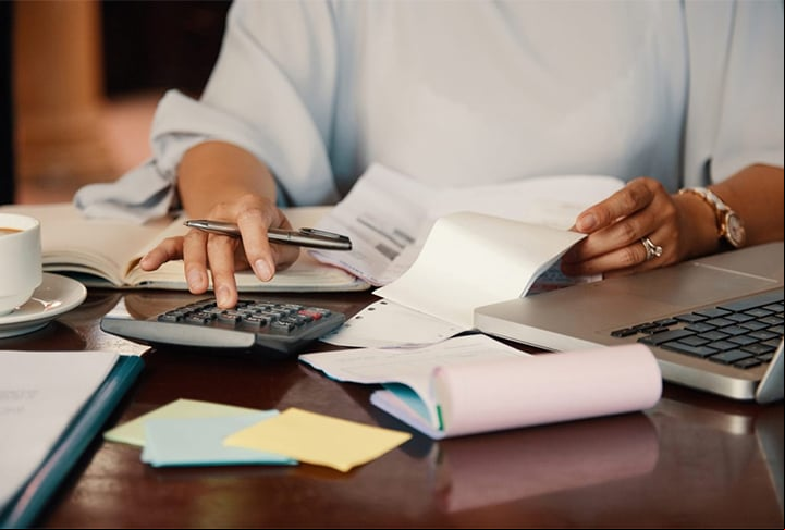 De fato, são muitos números e muitos nomes, além de tomar um tempo significativo. Por isso, recomenda-se contratar um contador se você tiver muitas informações a declarar e comece a se enrolar na declaração.