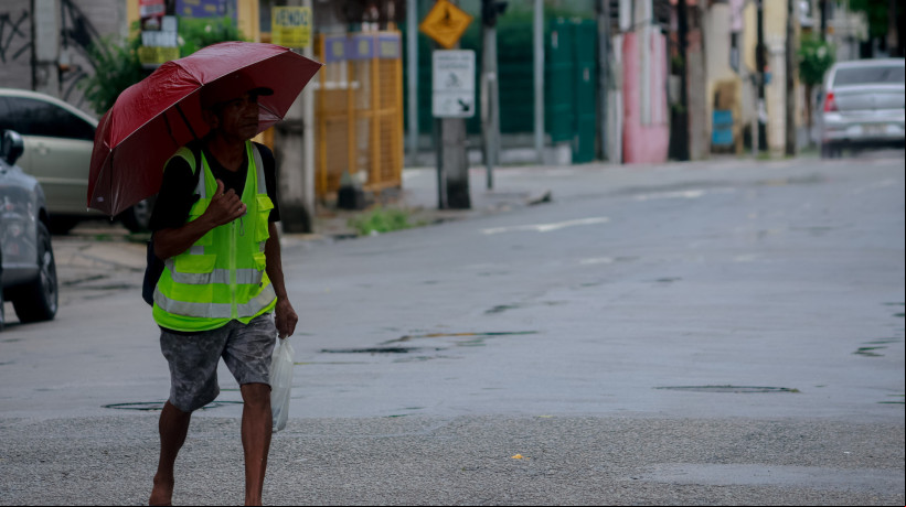FORTALEZA, CEARÁ, BRASIL- 16.03.2025: Manha com chuva em Fortaleza. (Foto: Aurélio Alves/Jornal O POVO)