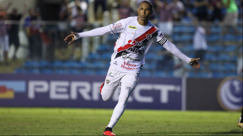 Atacante Ciel comemora gol no jogo Ferroviário x Tirol, no PV, pelo Campeonato Cearense 2025