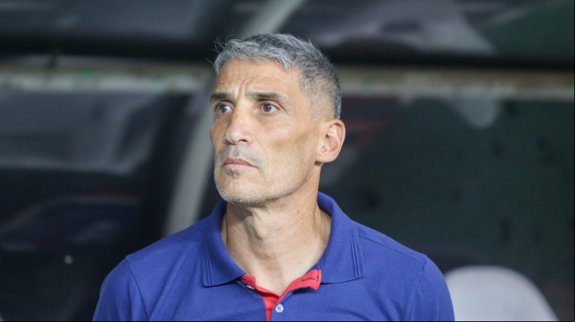 Técnico Vojvoda no jogo Fortaleza x Vitória, no Castelão, pela Copa do Nordeste 2025