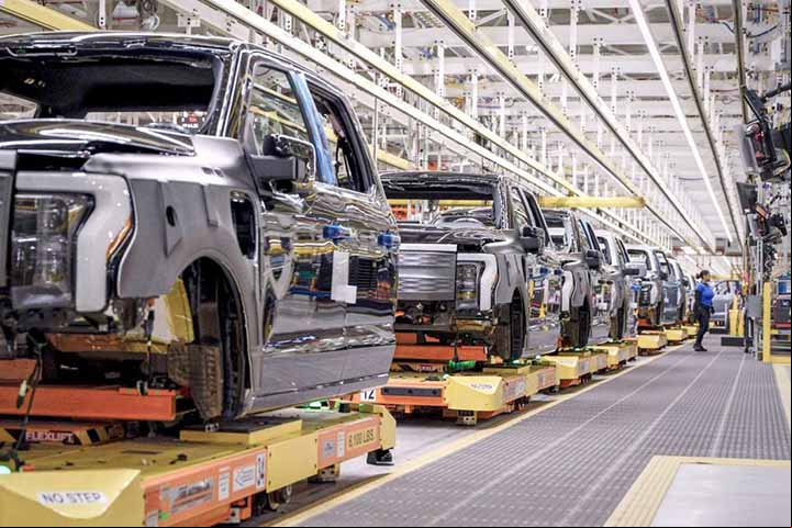 O mercado de carros elétricos no Brasil registrou uma queda no primeiro bimestre de 2025 em relação ao crescimento expressivo de 225,05% do ano ado. No período, o avanço foi de 2,06% em comparação ao primeiro bimestre de 2024, com 8.107 EVs emplacados.