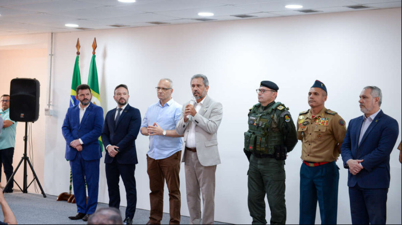 A entrega do Cartão Fardamento foi marcada pela presença de representantes das forças de segurança do Ceará