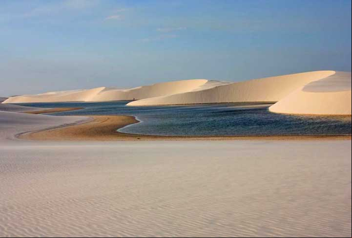 2º - Lençóis Maranhenses (Brasil) - 7.90 - Aí está ele . O território do parque está distribuído pelos municípios de Barreirinhas, Primeira Cruz e Santo Amaro do Maranhão. O parque foi criado com a finalidade precípua de proteger a flora, a fauna e as belezas naturais, existentes no local.