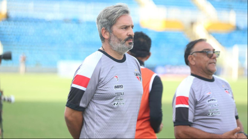 Técnico Tiago Zorro no estádio Presidente Vargas