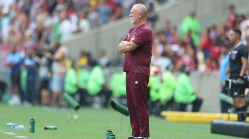 Comandante alega que ausência de jogadores atrapalhou a preparação do Tricolor para a estreia no Campeonato Brasileiro  